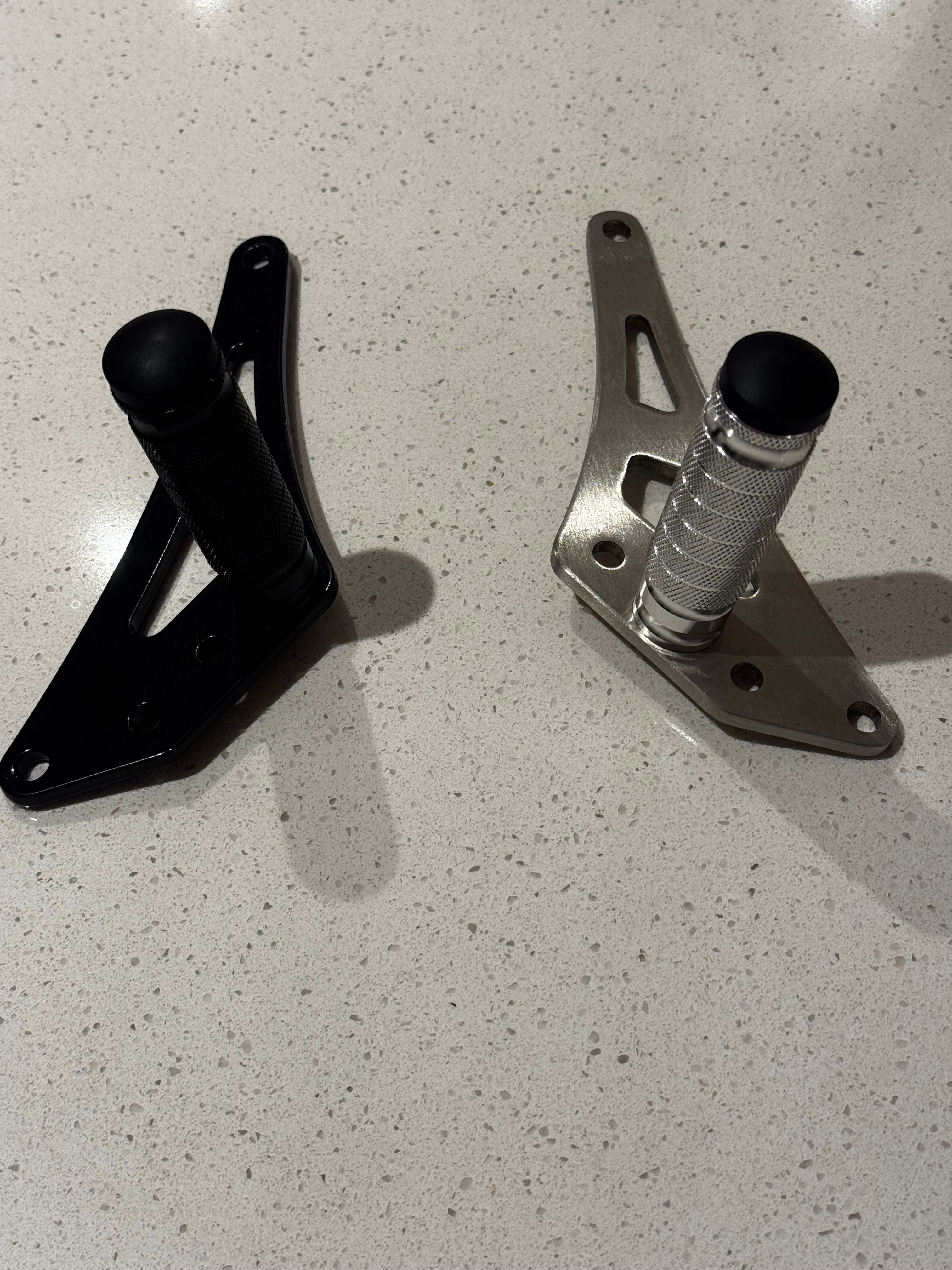E-moto footlocks